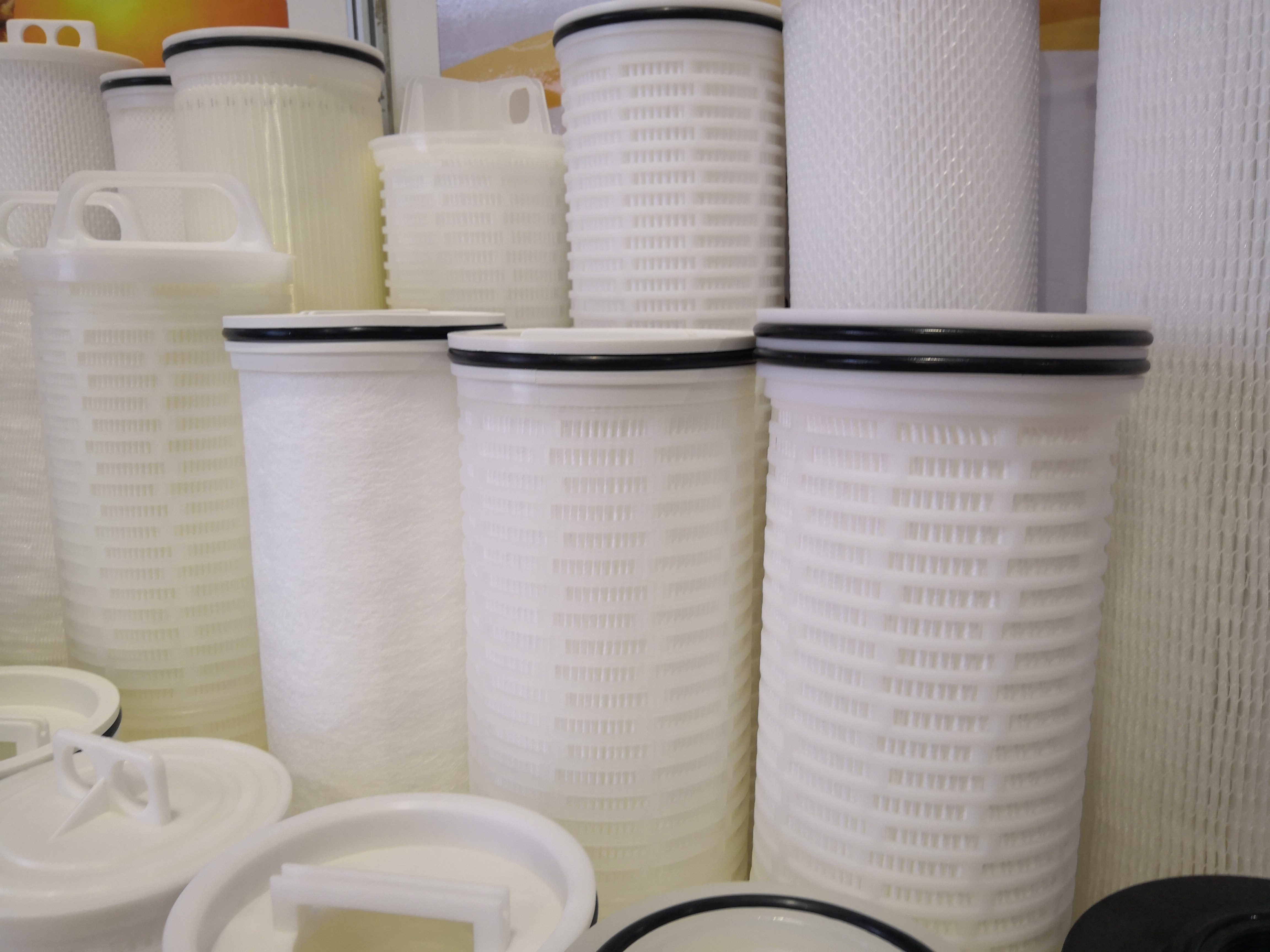 如何選擇大流量濾芯過(guò)濾器材質(zhì)和特點(diǎn)？